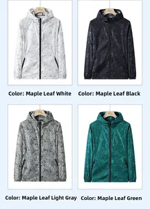 Détails des vestes de protection solaire à capuche en blanc, noir, gris et motif érable vert