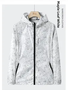 Détail du motif feuille d'érable sur la veste de protection solaire avec capuche