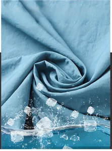Détail du tissu rafraîchissant bleu clair avec effet de glace pour protection solaire