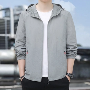 Veste pare-soleil légère à capuche pour homme en gris pour activités de plein air