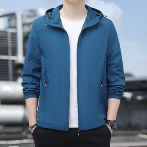 Veste pare-soleil bleue pour homme avec capuche, poches à cordon et imprimé outdoor