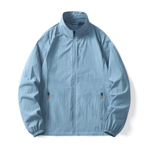 Veste de protection UV respirante bleu clair avec poches zippées et coupe sportive