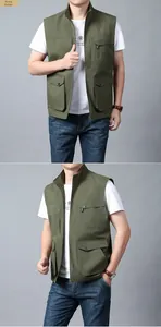 Détail du gilet utilitaire vert armée avec grandes poches et fermeture zippée