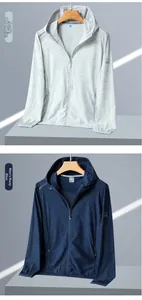 Giacca protettiva solare con cappuccio, motivo a foglie e tasche con zip, UPF 50+