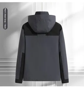 Vue arrière d'un coupe-vent imperméable pour homme en gris acier avec capuche