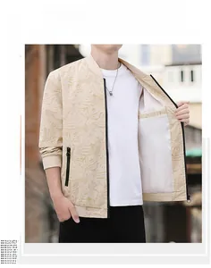 Détail de la veste beige imprimé tropical pour homme montrant la poche intérieure et la doublure
