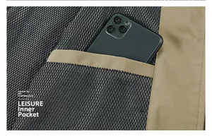 Détail d'un gilet de travail avec une poche intérieure fonctionnelle et doublure filet