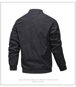 Vue arrière du blouson aviateur gris foncé avec motif feuilles de palmier et bords-côtes