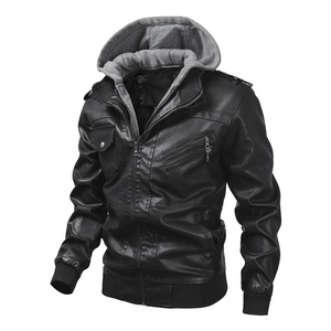 Détail d'une veste en cuir avec capuche grise amovible et poignets en tricot côtelé