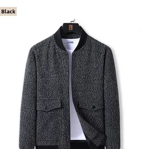 Détail de la veste en laine pour hommes montrant le col côtelé noir et la texture du tissu