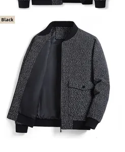 Détail de veste en laine pour homme montrant les poignets côtelés et la doublure noire
