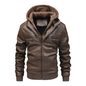 Détail du blouson motard en similicuir marron avec capuche amovible et bords-côtes