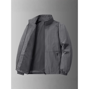 Dunkelgraue Outdoor-Herrenjacke mit atmungsaktivem Netzfutter und Stehkragen-Design