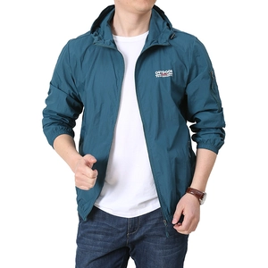 Giacca da uomo con cappuccio per protezione solare color verde scuro per sport outdoor