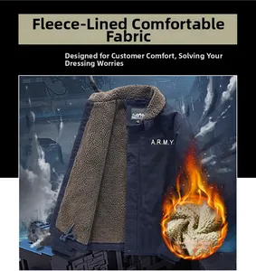 Détail de la doublure chaude en polaire sherpa marron d'une veste d'hiver bleue