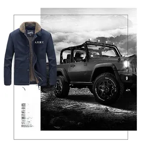 Détail de la veste d'hiver bleu foncé avec col en polaire marron et doublure épaisse chaude