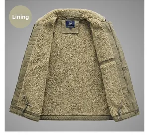 Vue détaillée de la doublure en sherpa épaisse et de l'ourlet réglable de la veste