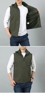 Dettaglio del gilet militare verde con fodera in rete traspirante e design con cappuccio