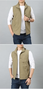 Dettaglio del gilet outdoor kaki con collo alto e logo ricamato sul petto