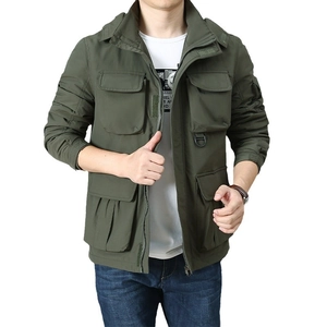Grüne taktische Herren-Winterjacke mit Fleecefutter, Kapuze und vielen Taschen