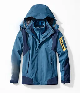 Détail de veste outdoor montrant doublure polaire coupe-vent et poche de manche