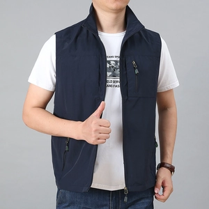 Gilet casual da uomo blu scuro con colletto a lupetto e tasche con zip per la primavera