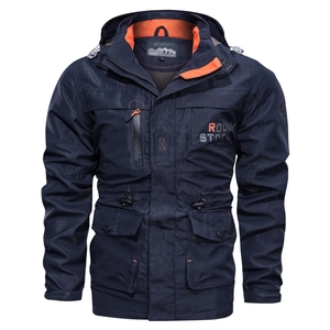 Giacca outdoor da uomo blu scuro con fodera arancione e tasche multiple utility
