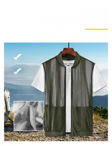 Detail der armee-grünen Netz-Weste mit atmungsaktivem Stoff und Reißverschlusskragen
