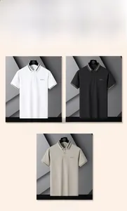Détail de cols de polos pour hommes avec des bordures côtelées rayées vertes et blanches