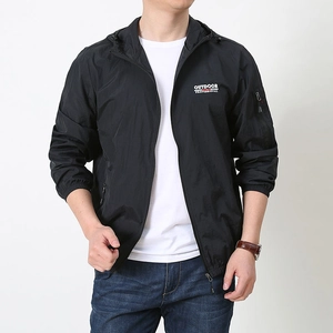 Veste de protection solaire noire à capuche pour hommes avec imprimé professionnel outdoor