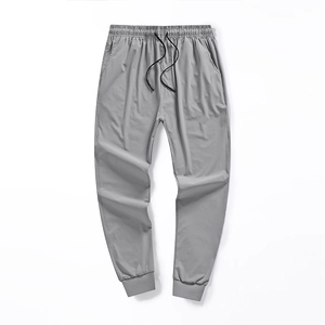 Pantalon jogger léger en soie glacée pour hommes avec taille élastique grise