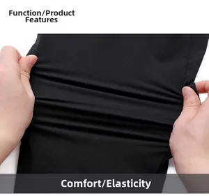 Gros plan sur le tissu en soie glacée noire montrant sa haute élasticité et texture