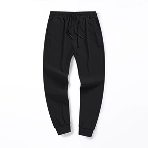 Pantalon jogger homme léger en soie glacée noire avec cordon de serrage et poignets élastiques