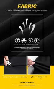 Dettaglio del tessuto nero traspirante dei pantaloni sportivi da uomo ed elasticità