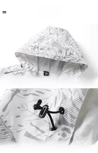 Détail d'un coupe-vent à imprimé tropical avec doublure en maille respirante