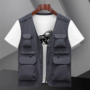 Gilet de plein air gris foncé pour hommes avec poches multiples et col en V pratique