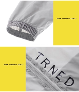 Détail des poignets élastiques et du zip sur cette veste de protection solaire grise fine