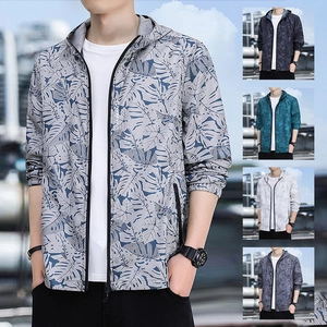 Veste de protection solaire à capuche pour hommes avec imprimé feuilles de palmier