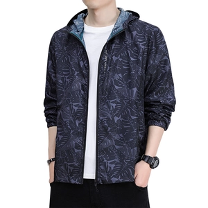 Veste de protection solaire grise à capuche pour homme avec motif de feuilles et zip