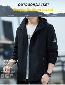 Détail d'une veste outdoor noire pour homme avec capuche amovible et tissu imperméable