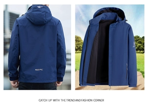 Vue détaillée de la veste d'extérieur bleu marine avec tissu imperméable et logos blancs