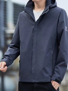 Coupe-vent à capuche bleu marine pour homme avec tissu imperméable et poignets réglables