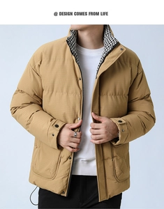 Detail der khakifarbenen Jacke mit Hahnentritt-Futter und strukturierter Steppung