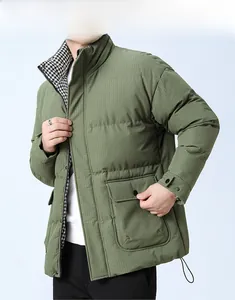 Detailansicht der Winterjacke mit Hahnentritt-Futter und großen Pattentaschen