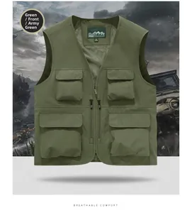 Dettaglio del gilet da pesca verde militare con tasche multiple e fodera traspirante