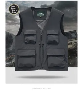 Dettaglio del gilet da esterno grigio scuro con tasche multiple e fodera a rete
