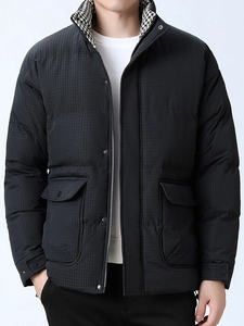 Herren Winterjacke in Schwarz mit Stehkragen und Details aus Hahnentritt-Muster-Futter