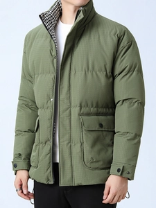 Herren Winterjacke in Olivgrün mit Stehkragen und Hahnentrittmuster-Innenfutter-Detail