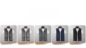 Détail montrant cinq options de couleurs pour gilet de pêche extérieur à poches multiples