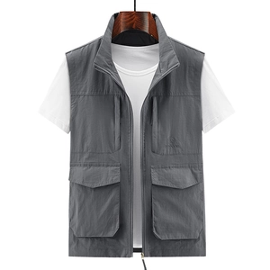 Gilet de plein air pour homme gris foncé avec poches multiples et col montant moderne